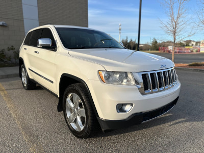 2012 Jeep Grand Cherokee Overland. Mint condition 