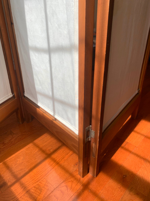 Room Divider Screen - Wooden frame and white cotton in Home Décor & Accents in Annapolis Valley - Image 4