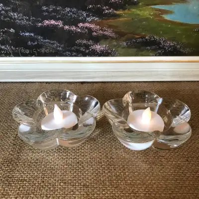 Pair of Danish Holmegaard Glass Tealight Holders. These candle holders have a pretty 5 petal flower...