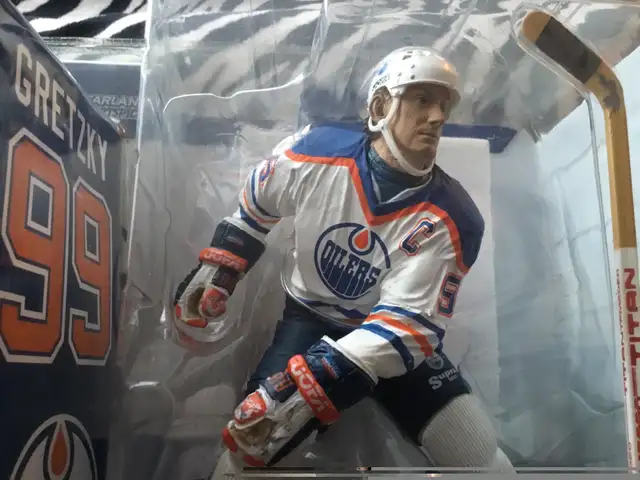 McFarlanes Sport Picks Legends Wayne Gretzky Oilers  in Arts & Collectibles in Red Deer - Image 9