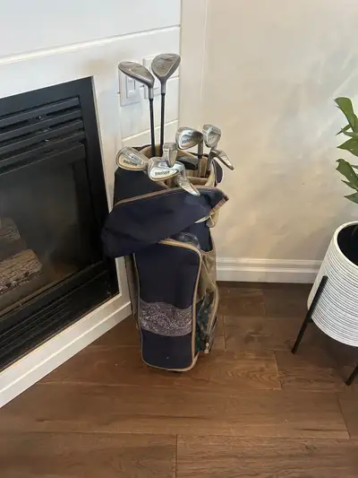 women’s right handed golf clubs and bag good shape , Voir plus