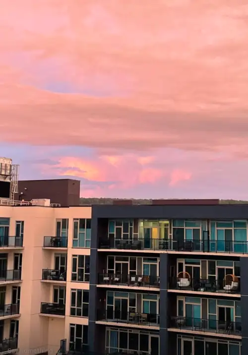 $2,300/month Now available: a stunning 1 Bed + Den condo in the prestigious AquaZul building! ✨ 6th...