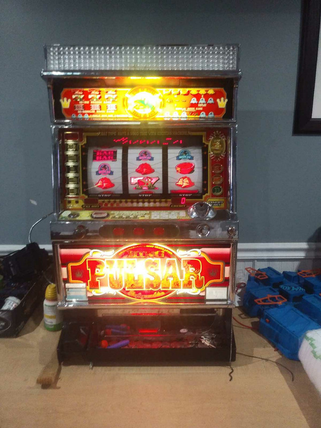 Slot machine in Toys & Games in Kingston