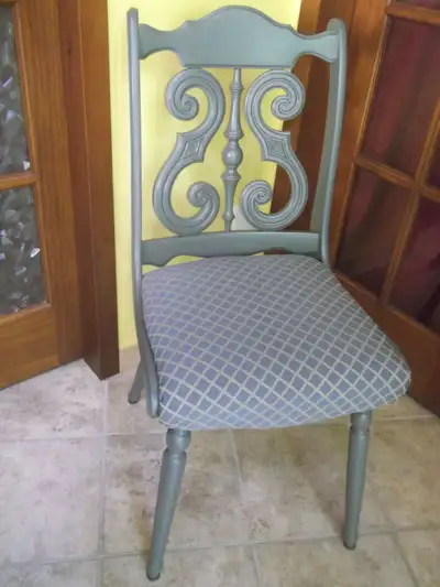 Chaise restaurée., View more