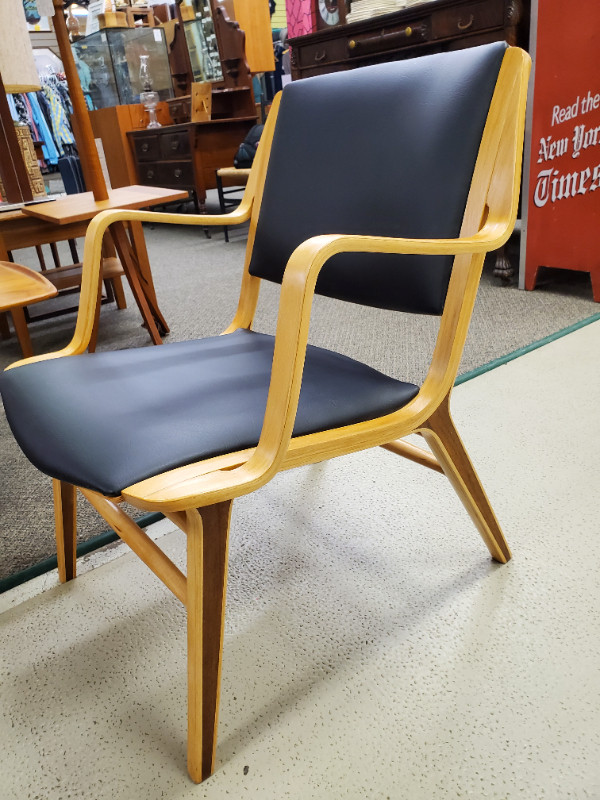 Mid Century Modern bent beechwood laminate "AX" chair Denmark in Chairs & Recliners in Edmonton - Image 4