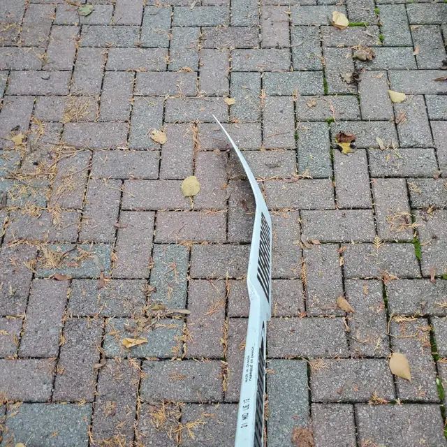 Jr. WARRIOR Goalie Hockey Stick  in Hockey in Barrie - Image 6