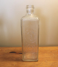 Vintage Glass Bottle De Ceco Products Scientific Compounds