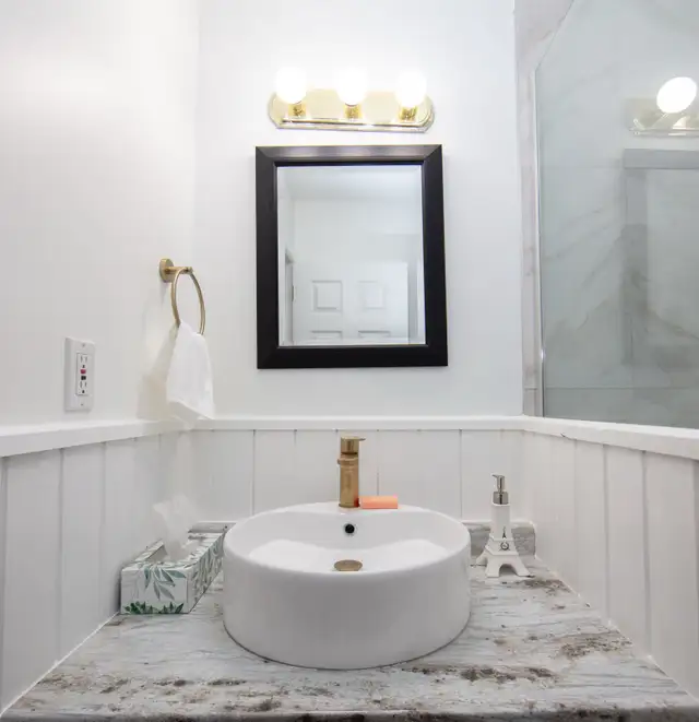 Charming All-Season Cottage Nestled in the Heart of Kazabazua in Quebec in Canada - Image 10