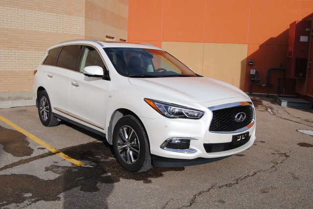 2020 Infiniti QX60 Essential W/ Navigation in Cars & Trucks in Calgary
