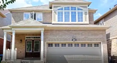Four Large Bedrooms Near Go Station House for Rent