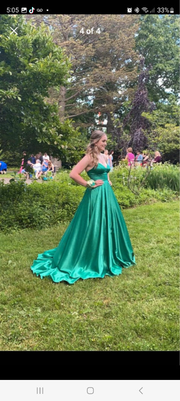Gorgeous emerald green prom gown in Women's - Dresses & Skirts in Truro - Image 2