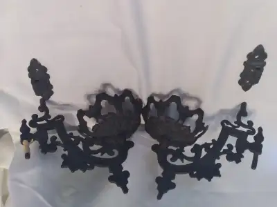 A PAIR OF ORIGINAL VICTORIAN WALL MOUNT HEAVY CAST IRON OIL LAMP HOLDER WITH THE ORIGINAL BRACKET BO...