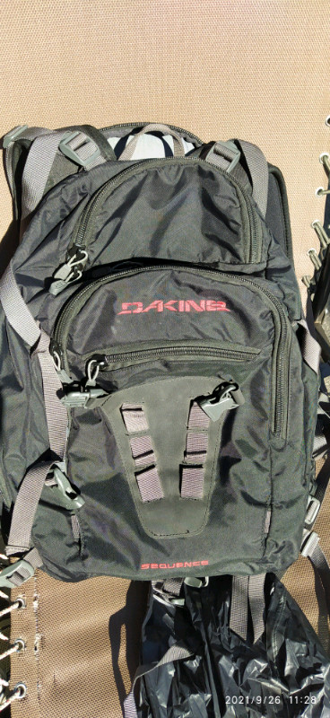 Dakine Sequence 33L Photo Backpack - Black and Red in Cameras & Camcorders in Mississauga / Peel Region - Image 4