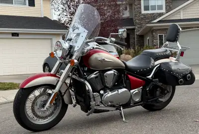 PRICE REDUCED!! This 2007 Kawasaki Vulcan Classic 900 is calling your name! In immaculate condition,...