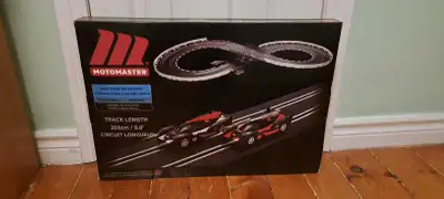 Classic slot car set. Lightly used.