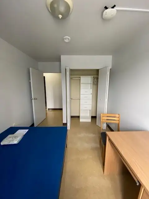 Chambre pour étudiant dans un grand 6 1/2 - Janvier 2027 in Room Rentals & Roommates in Sherbrooke - Image 3