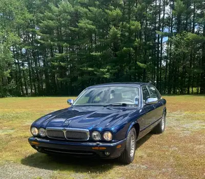Excellent condition. Strong smooth sporty engine. This model was used to drive British royalty. Luxu...