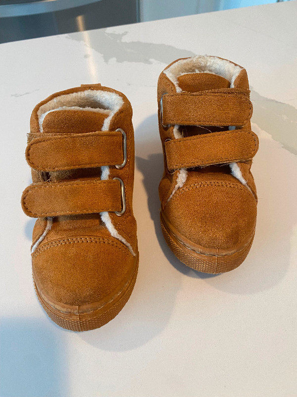Toddler boots size 6 perfect condition in Clothing - 18-24 Months in London - Image 2