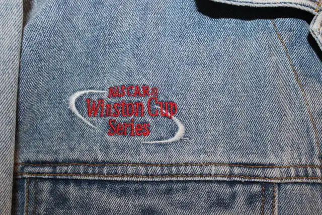 NASCAR Racing Dale Earnhardt Jr Budweiser Collector Jean Jacket in Men's in Calgary - Image 4