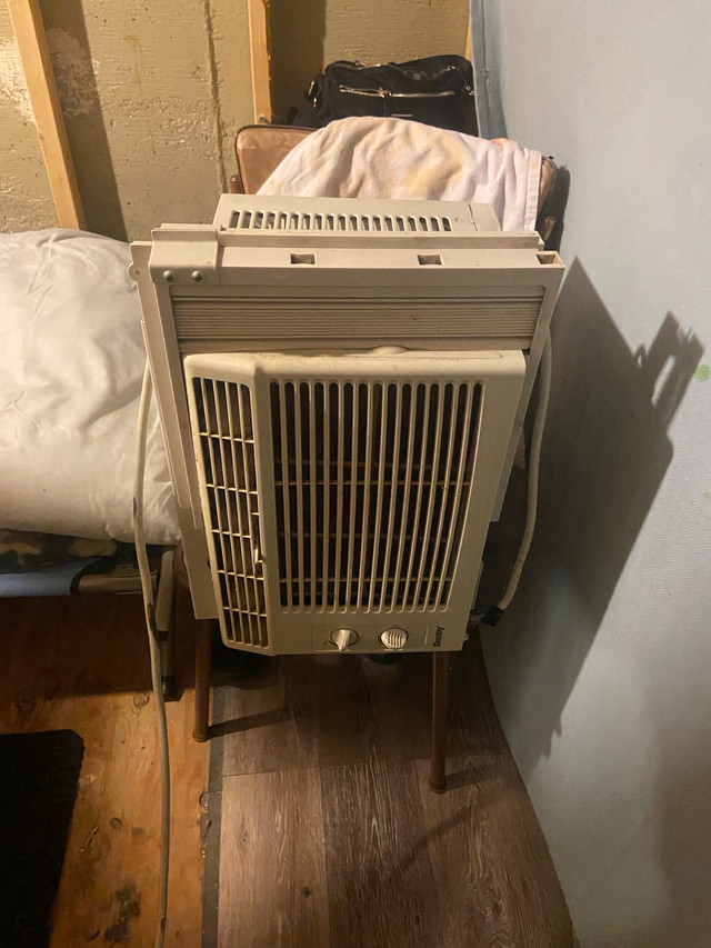 Danby 5000 btu air conditioner  in Other in Winnipeg - Image 2