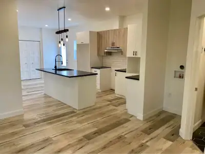 Disponible pour Décembre ou Janvier, flexible. Contrat allant jusqu’au 30 juin 2026 3 chambres spaci...