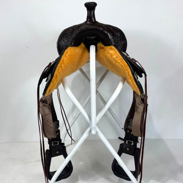 16" Circle Y High Horse Mineral Wells Trail Saddle, Xtra Wide in Equestrian & Livestock Accessories in Kamloops - Image 3