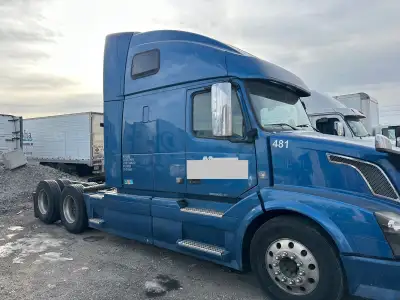 I m selling this volvo truck …truck is in very good condition…safety done in august 2025…year is 201...