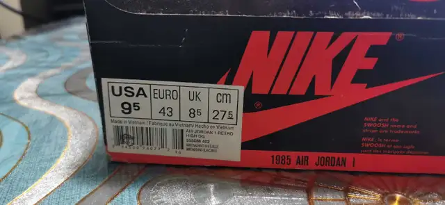 EXCELLENT NIKE SHOES SIZE 9.5 in Men's Shoes in London - Image 4