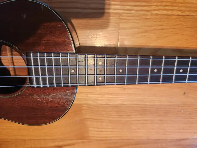 VINTAGE Martin Ukulele Tenor, c.1950! W/Case! FREE SHIPPING! in Guitars in Vancouver - Image 4