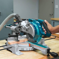 MAKITA 8-1/2" 10.5 Amp Sliding Compound Mitre Saw, with Laser Ma