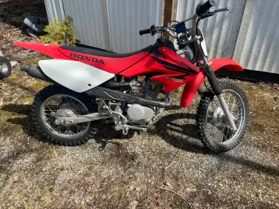 Excellent condition with very low hours. All original 2007 Honda CRF 80 F dirt bike. 4 Stroke, kick...