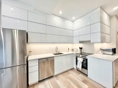 ONE MONTH FREE-  1-BEDROOM MULTI-PLEX IN PRIME LOCATION