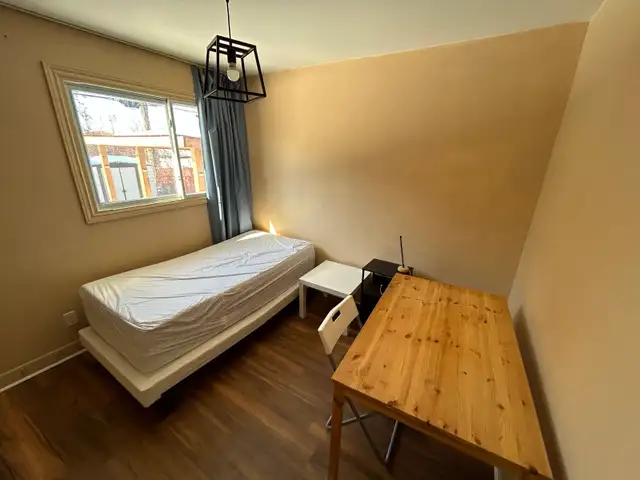 All-inclusive private room near Bank St. & Walkley Rd.