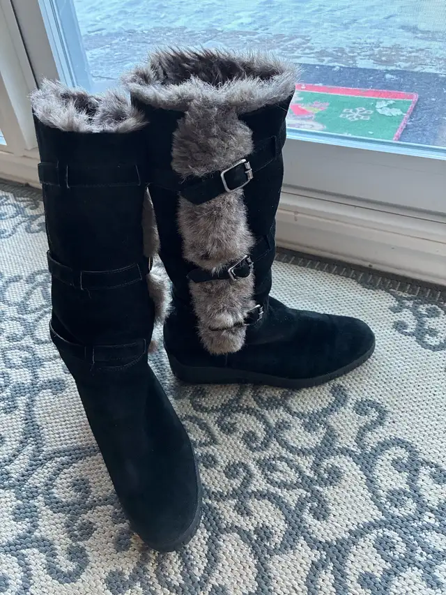 Bottes hiver femmes suède noir grandeur 7 in Women's - Shoes in Laval / North Shore - Image 3