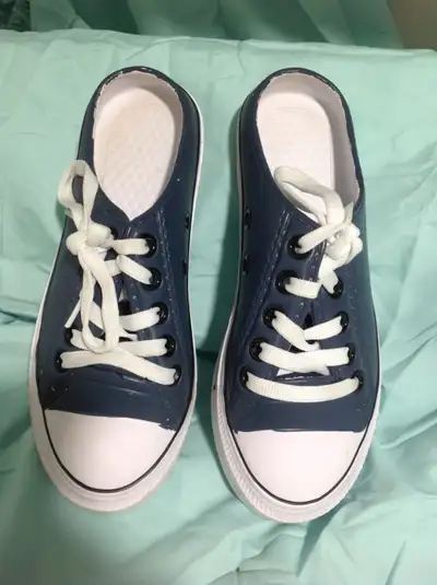 Chaussure à enfiler, grandeur 38, ou 7.5 femmes, View more