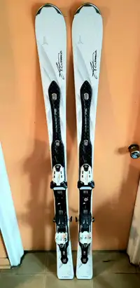 Skis alpin *Atomic Cloud D2 75*  taille 157 cm. Fixations ATOMIC