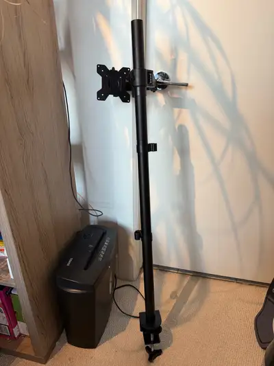 I am selling a used monitor arm in good condition, perfect for freeing up desk space and improving e...