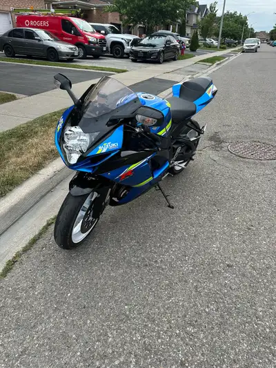 2013 Suzuki GSX-R600 roughly 20,xxx km Routine maintenance always done. Bike is a 2013, has few scra...