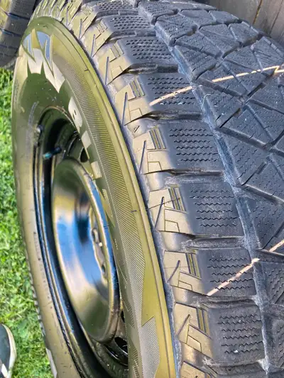 265 65 R 17 winter tires and rims. 6 x 139.7 bolt pattern. Came off 2021 Toyota Tacoma.
