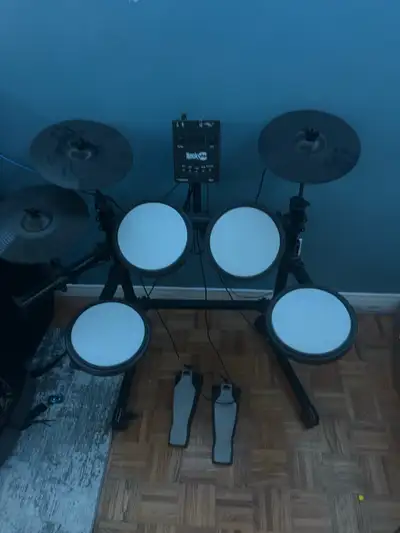 I'm selling my RockJam DDMESH500 electronic drum kit, which features mesh heads for a realistic drum...