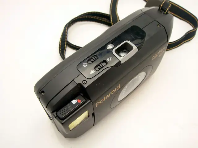 Polaroid Captiva SLR Auto Focus Instant Film Camera in Cameras & Camcorders in Ottawa - Image 4