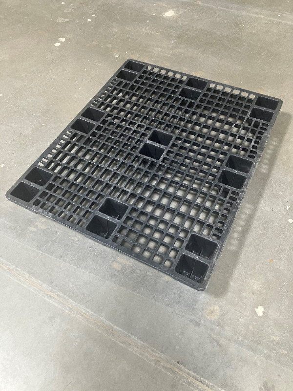 Medium/Heavy Duty Plastic Pallets in Other in Dartmouth