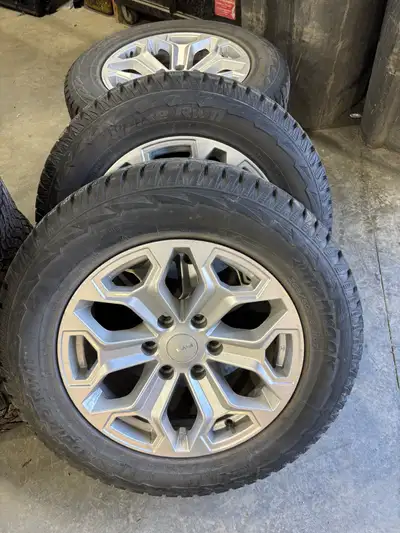 4 beaux mags avec pneus hiver Hankook 265/60/18 pour Ford ranger