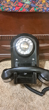 Vintage 1946 automatic electric wall phone