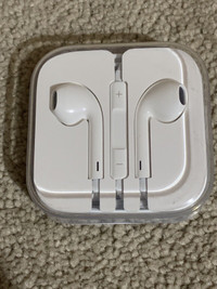 Apple EarPods with Remote and Mic 3.5mm Headphone Plug Jack Wire