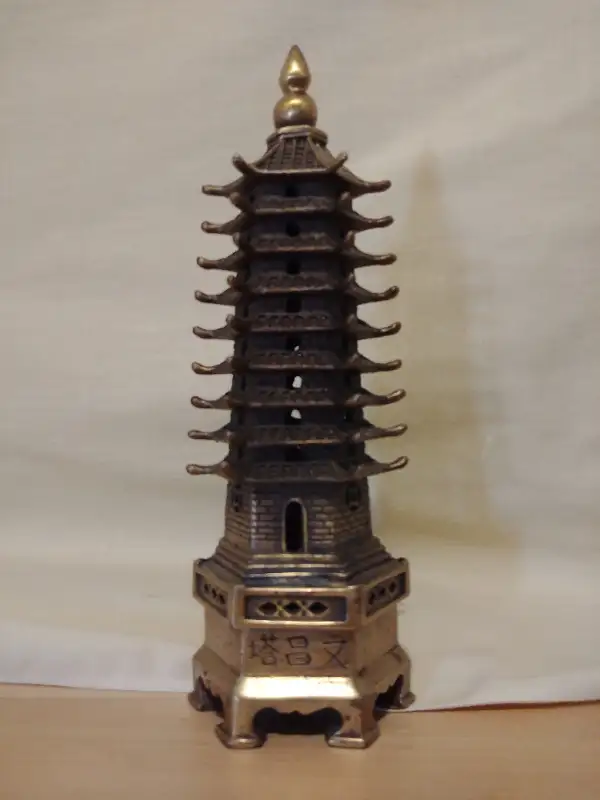Pagoda statue in Arts & Collectibles in City of Toronto - Image 2