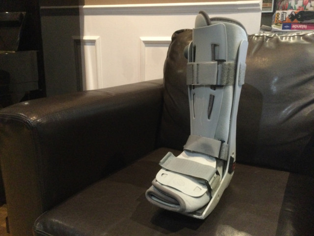 Botte orthopedique Aircast dans Santé et besoins spéciaux  à Laval/Rive Nord