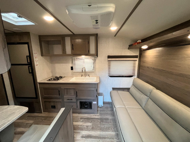 Nearly NEW 2021 Gulfstream Kingsport 197BH in Travel Trailers & Campers in Calgary - Image 2