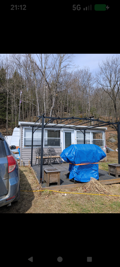 Sur terrain de camping au superbe Lac Escalier à Bowman (45-50 min de Gatineau). Tout équipé, poêle...