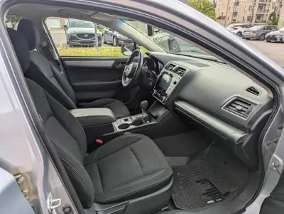 À vendre Subaru Outback 2018 2.5i Touring de couleur gris, très bien entretenu et prêt pour toutes l...